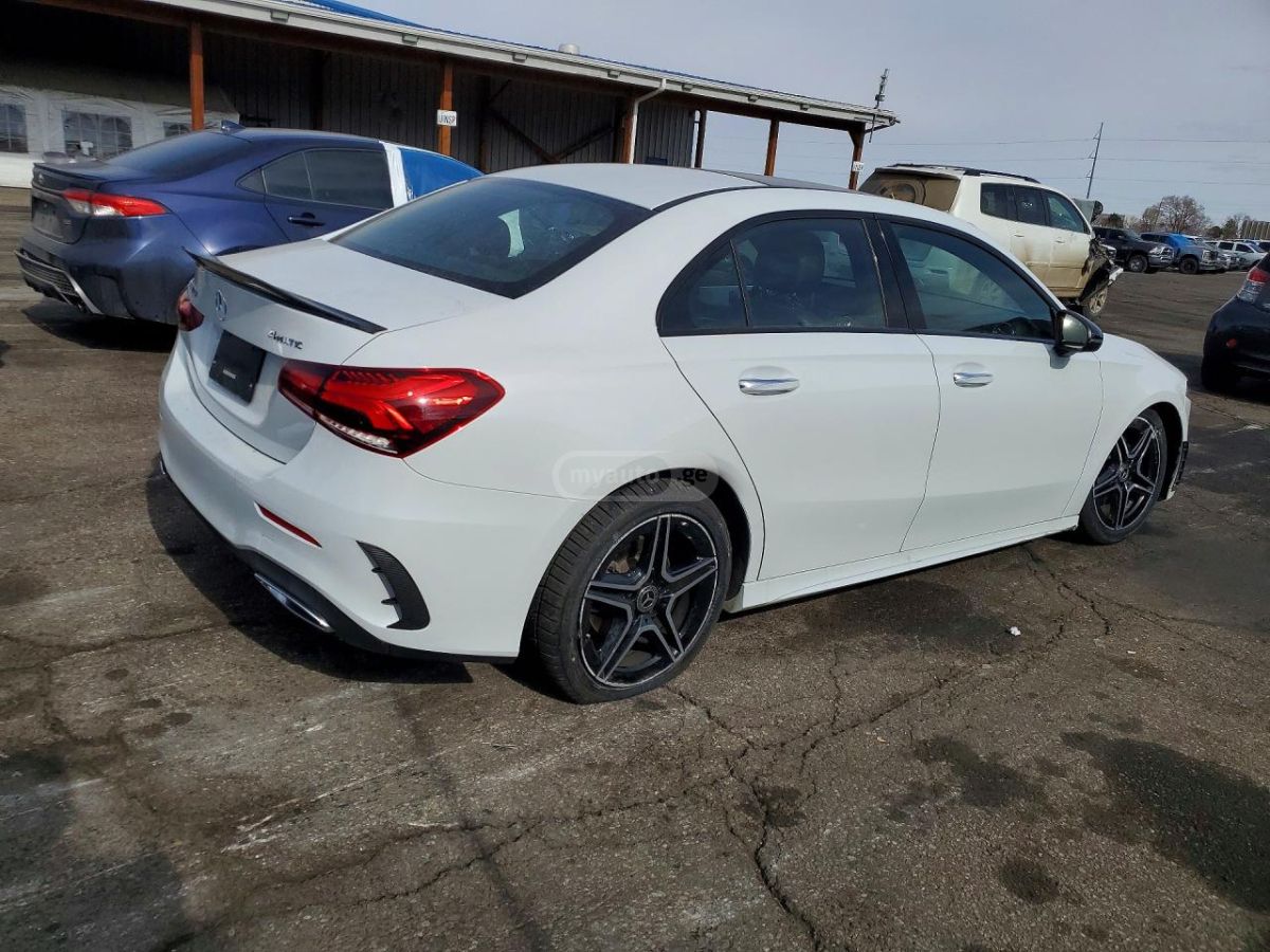 Mercedes-Benz A 220 2021 — миниатюра 3
