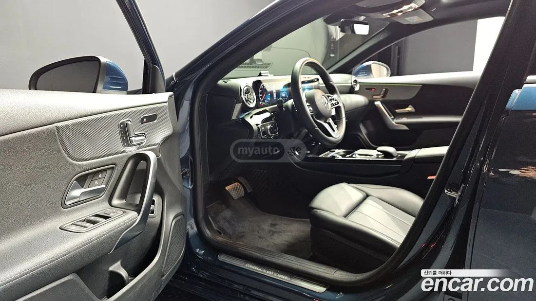 Mercedes-Benz A 45 AMG 2022 — миниатюра 12