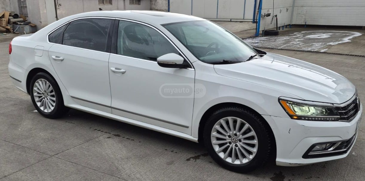 Volkswagen Passat - фото 2