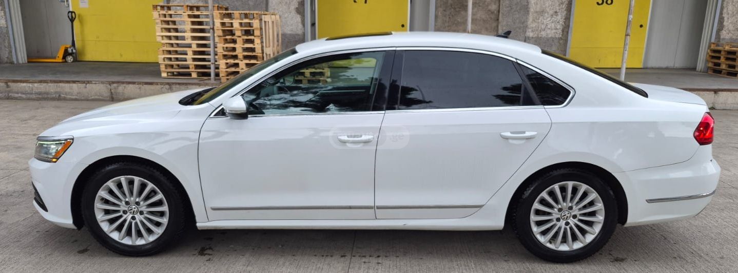 Volkswagen Passat - фото 4