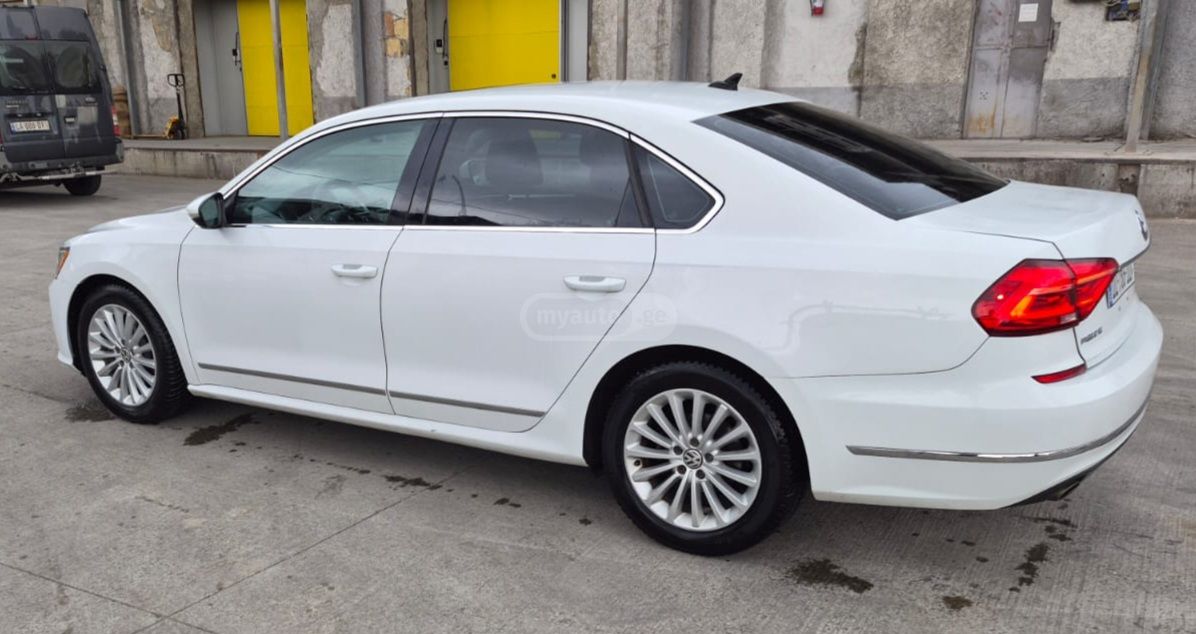 Volkswagen Passat - фото 5