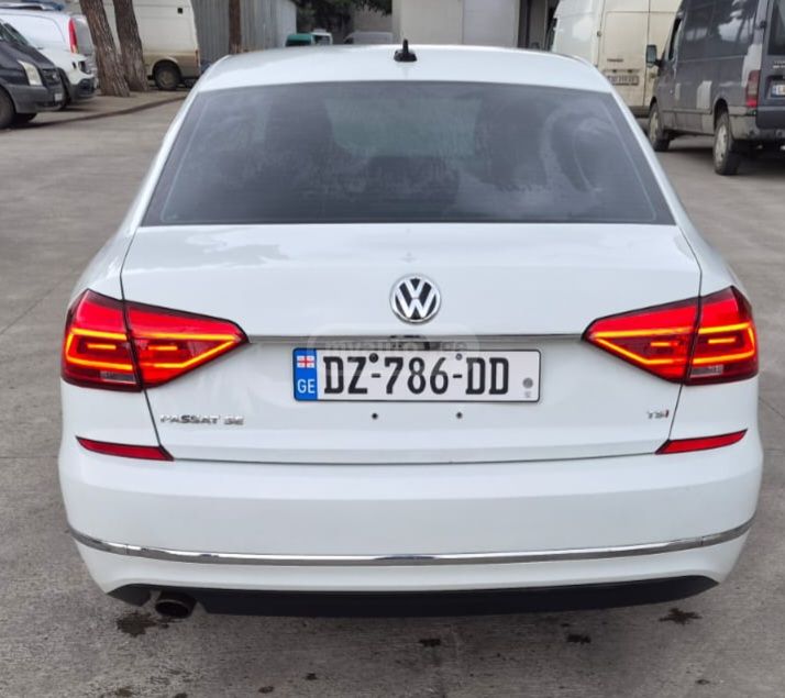 Volkswagen Passat - фото 7