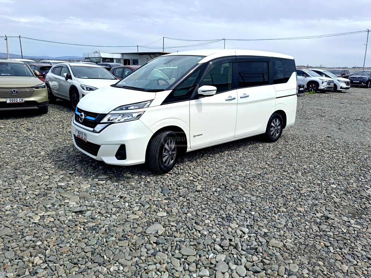 Nissan Serena - фото 1