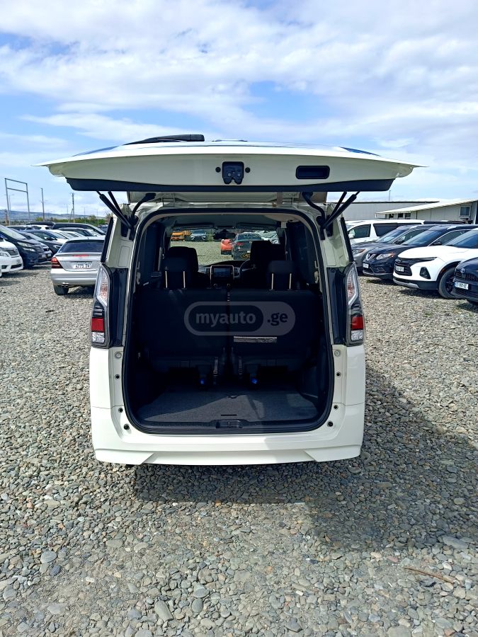 Nissan Serena - фото 4