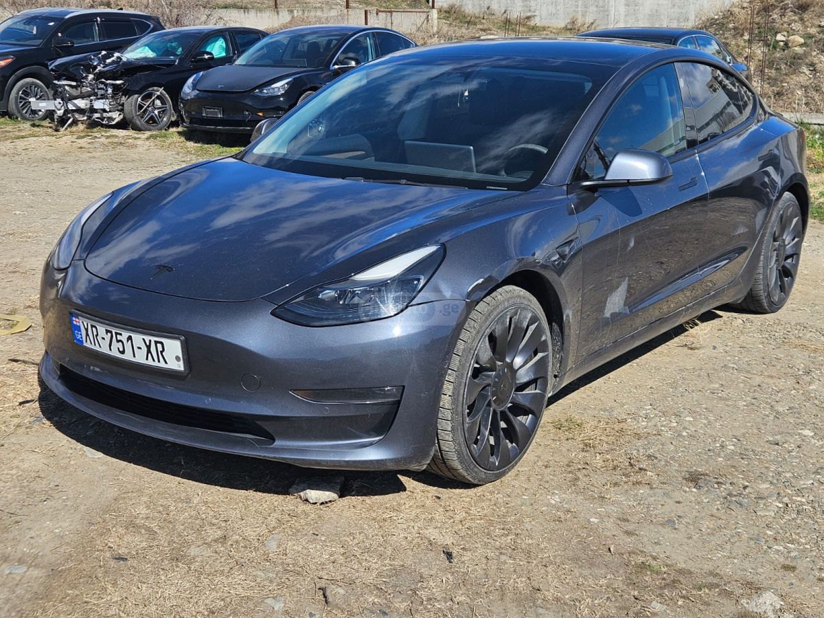 Tesla Model 3 - фото 1