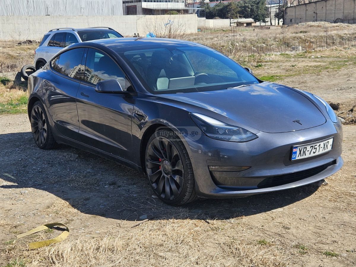 Tesla Model 3 - фото 4