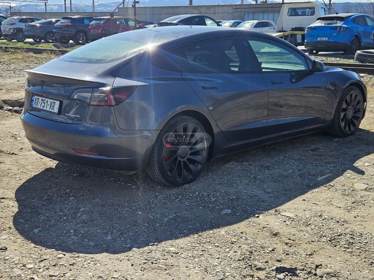 Tesla Model 3 - фото 8