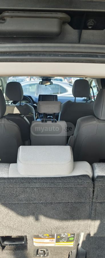 Toyota Sienna - фото 14