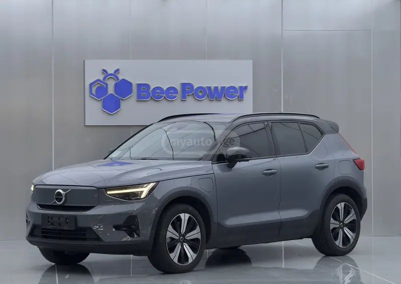 Volvo XC 40 2023 — миниатюра 1