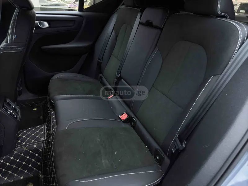Volvo XC 40 2023 — миниатюра 12