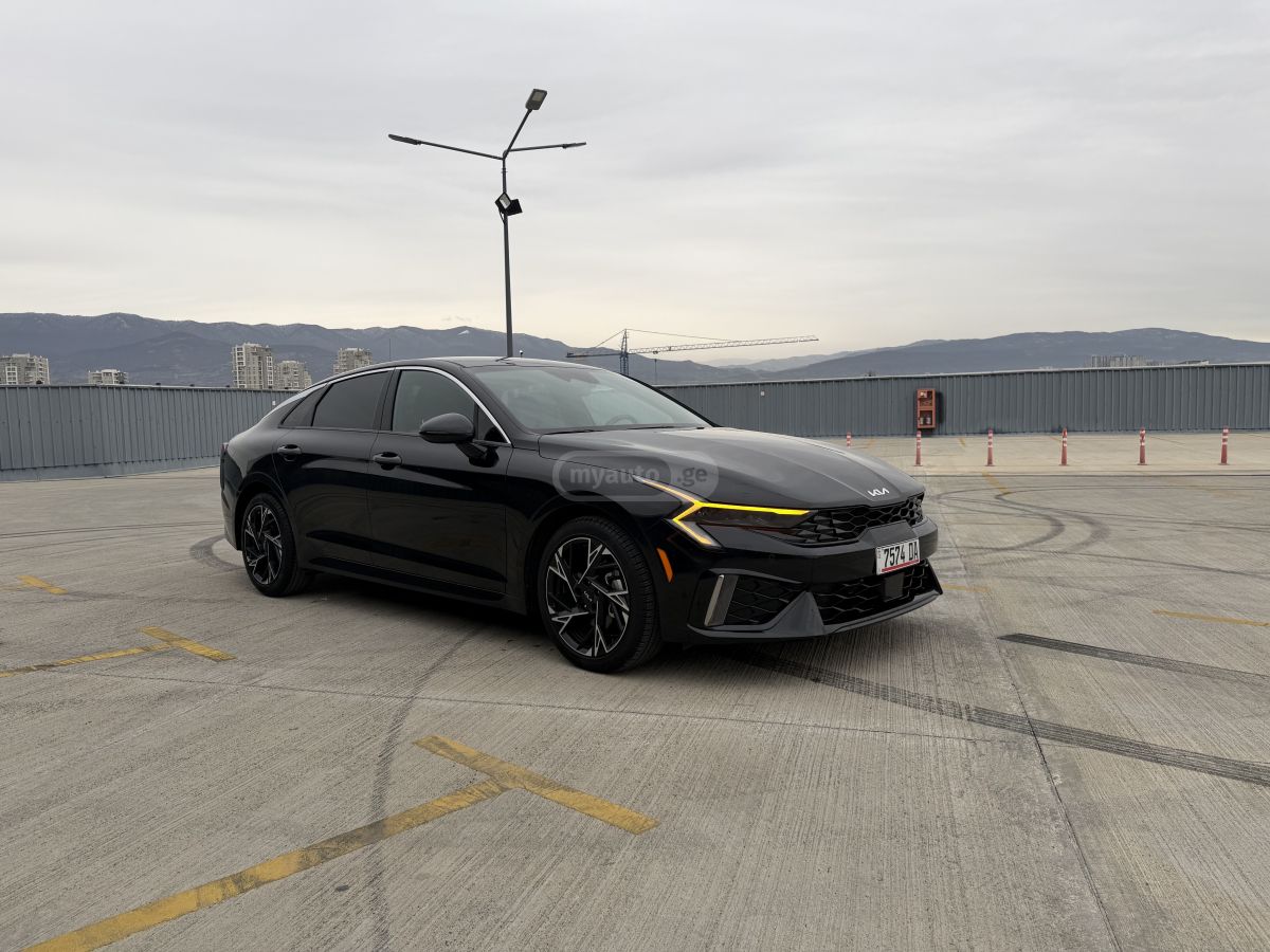 Kia K5 - фото 1