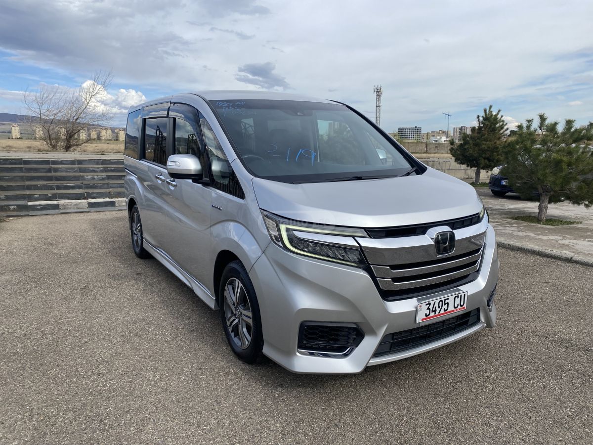 Honda Step Wagon - фото 1