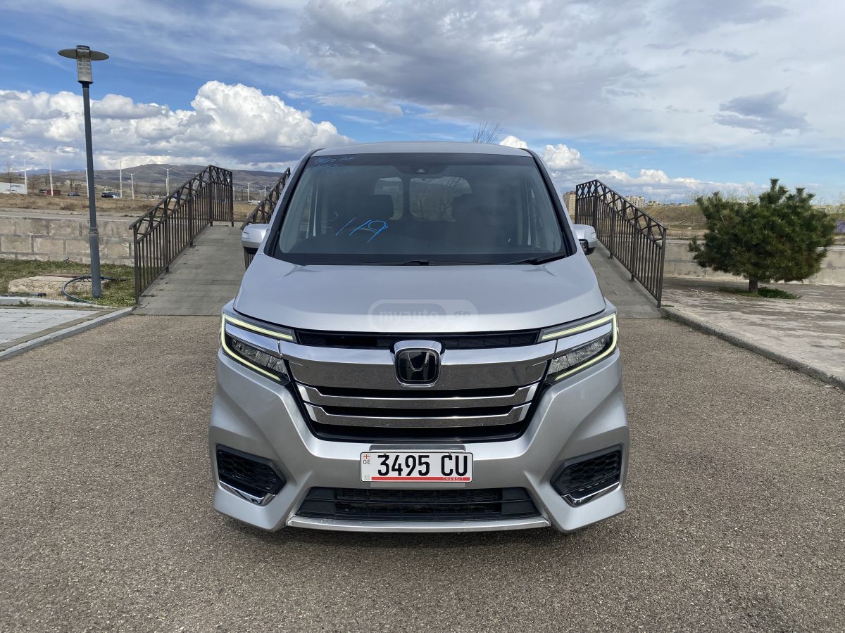 Honda Step Wagon - фото 2