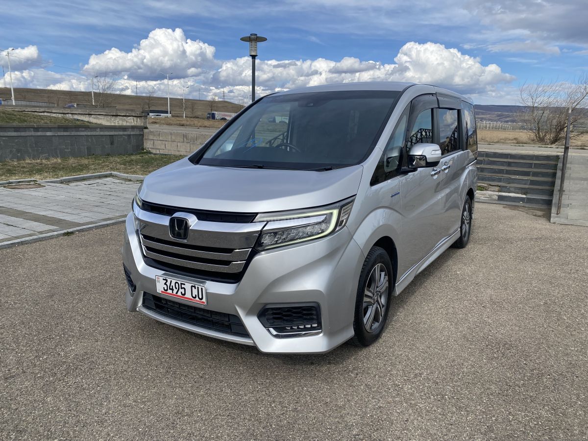 Honda Step Wagon - фото 3