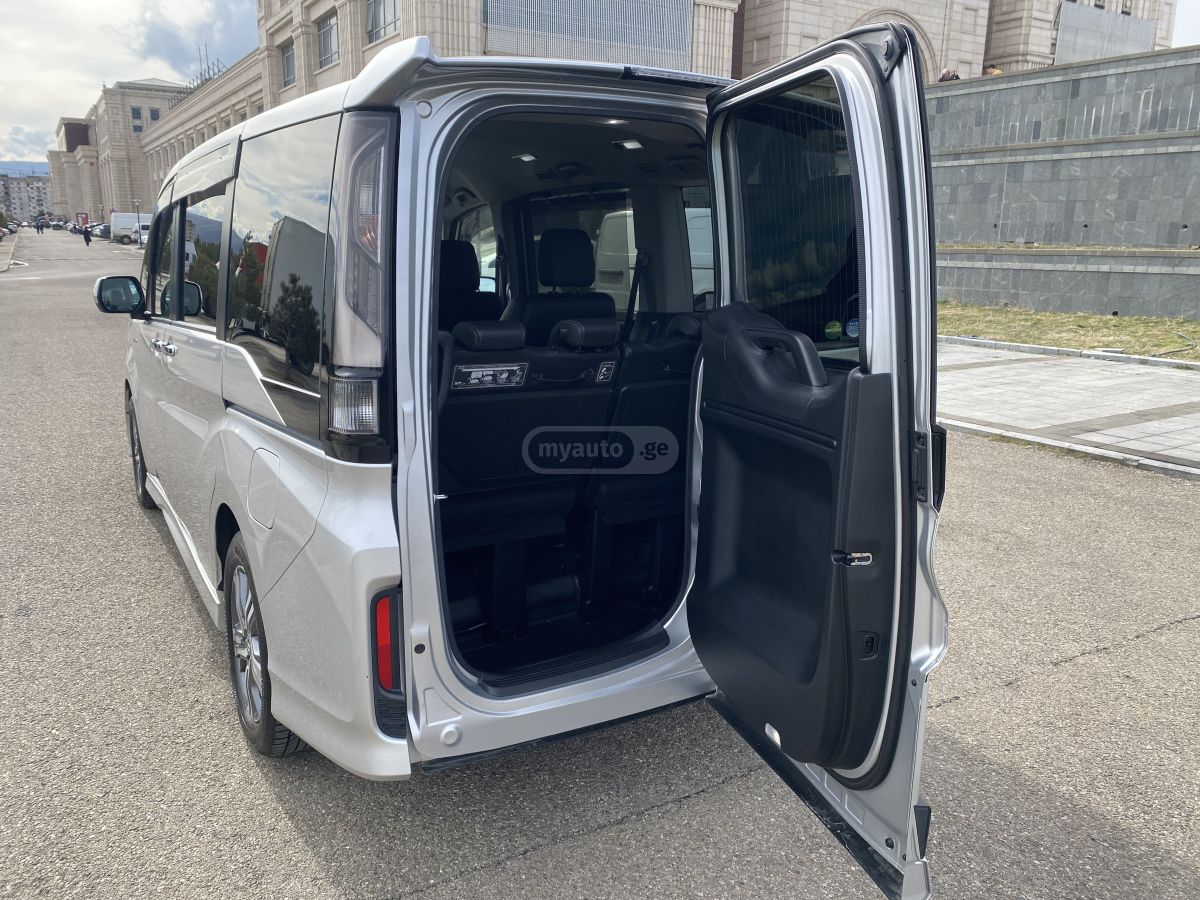 Honda Step Wagon - фото 5