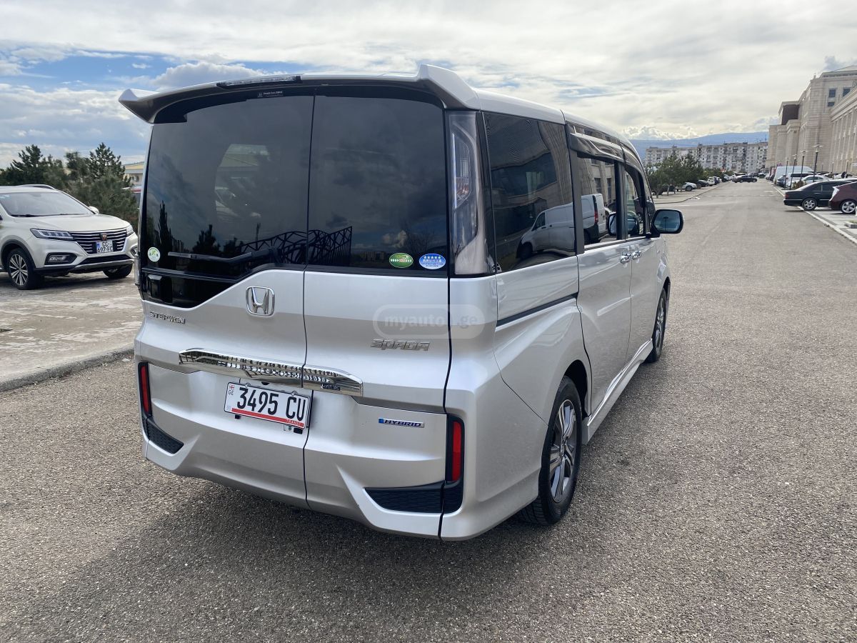 Honda Step Wagon - фото 6