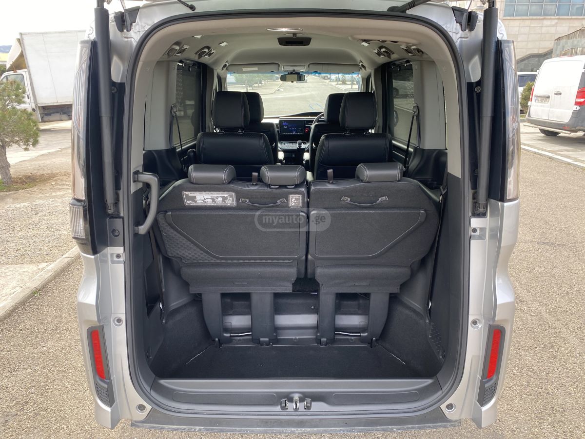 Honda Step Wagon - фото 7