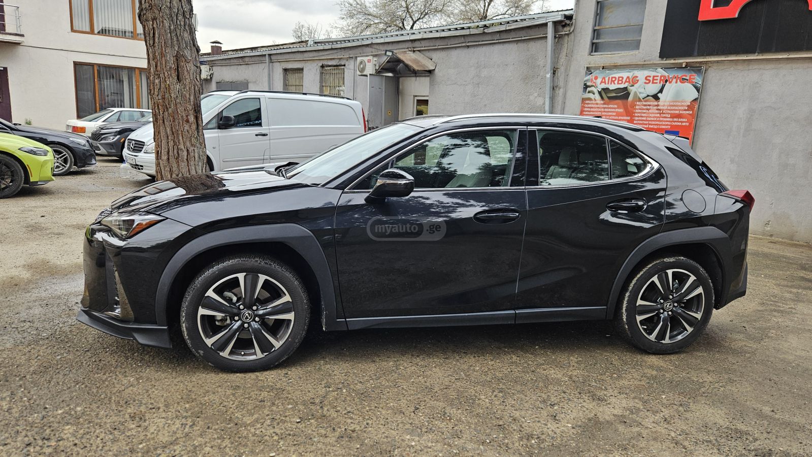 Lexus UX 250 h - фото 2