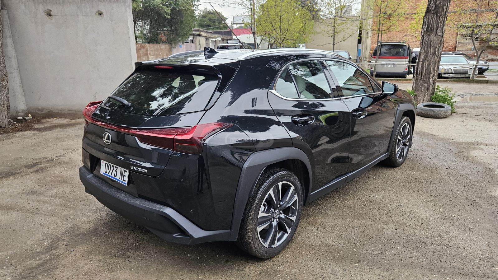 Lexus UX 250 h - фото 6