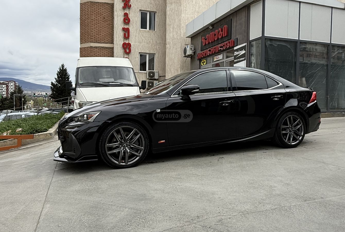 Lexus IS 200 - фото 1