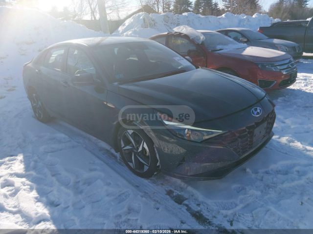 Hyundai Elantra - фото 1