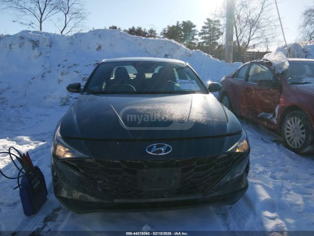 Hyundai Elantra - фото 11