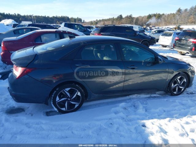 Hyundai Elantra - фото 12