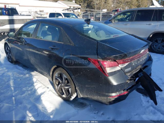 Hyundai Elantra - фото 3