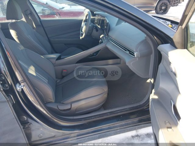 Hyundai Elantra - фото 5