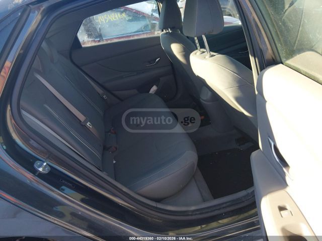 Hyundai Elantra - фото 8