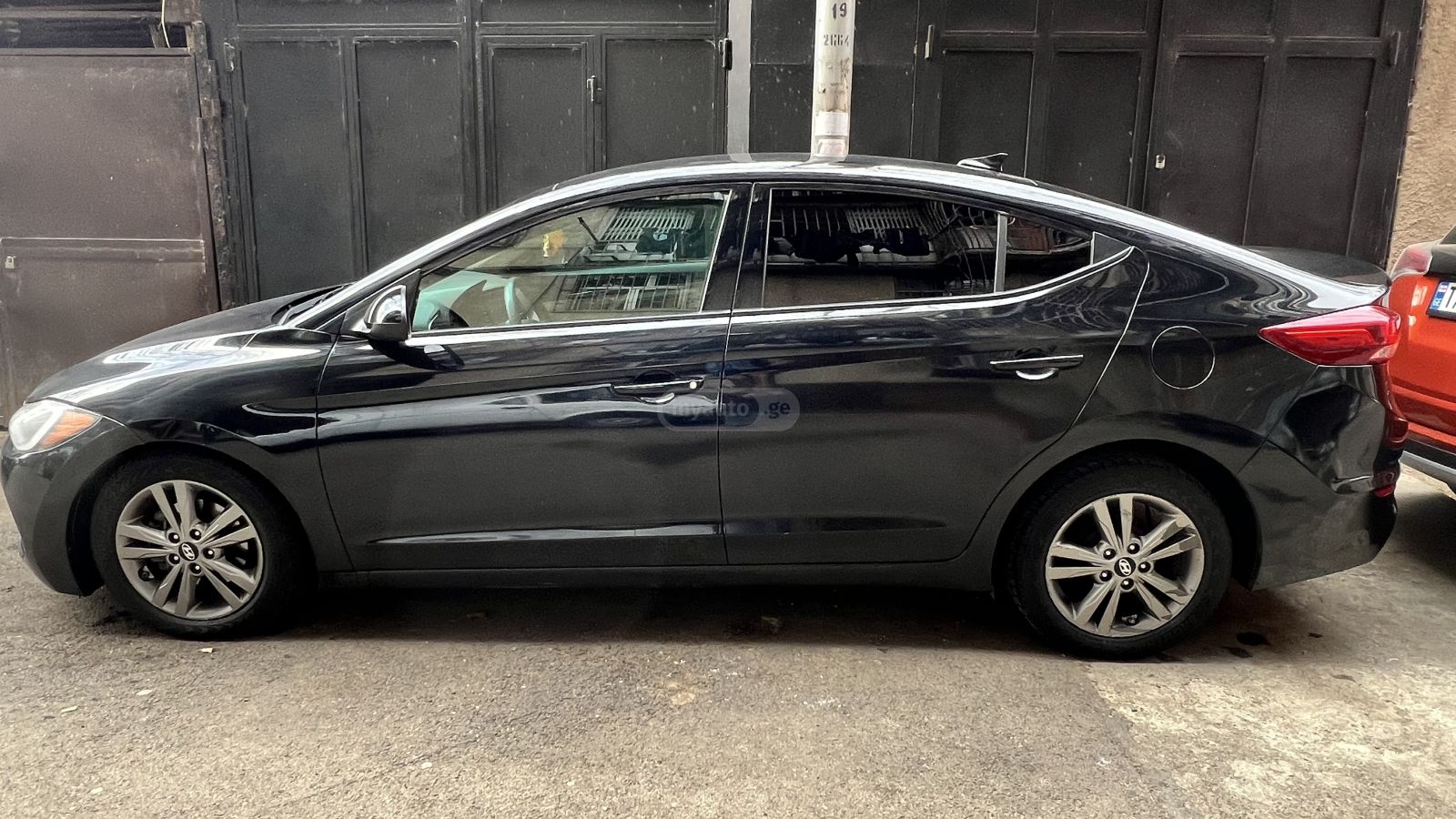 Hyundai Elantra - фото 3