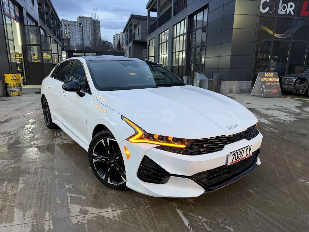 Kia K5 - фото 1