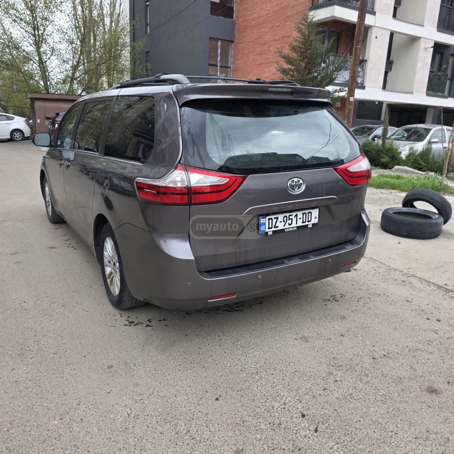 Toyota Sienna - фото 10