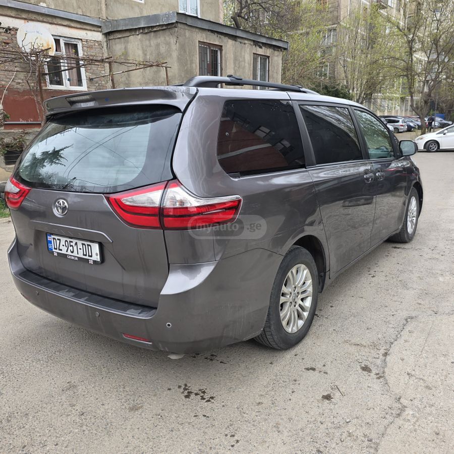 Toyota Sienna - фото 11