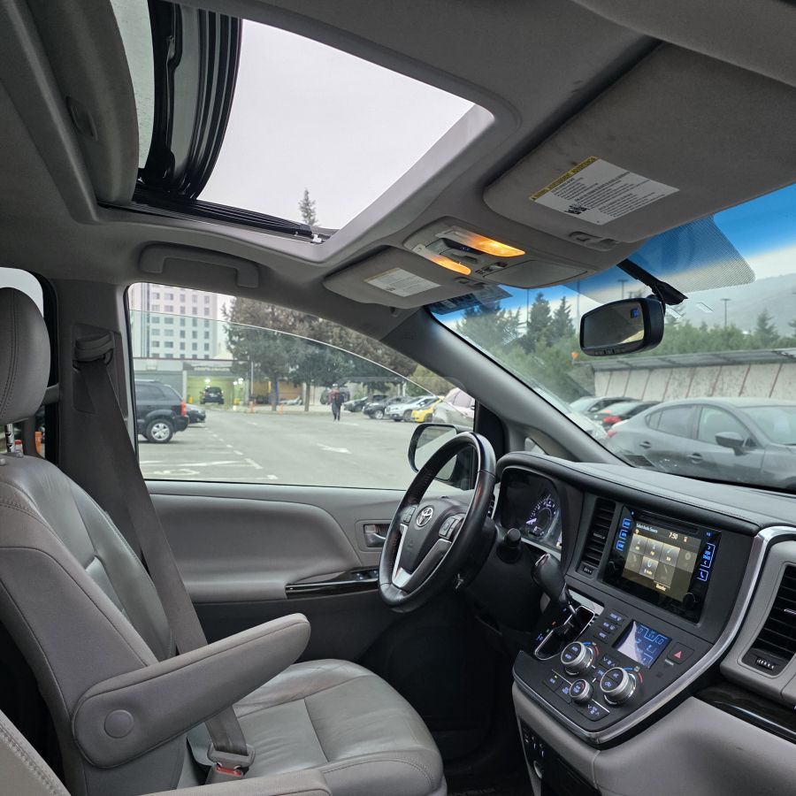 Toyota Sienna - фото 6