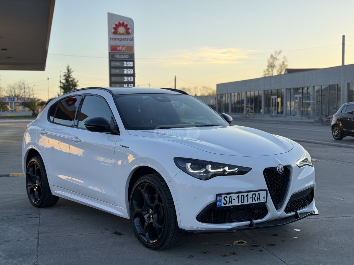 Alfa Romeo Stelvio - фото 1