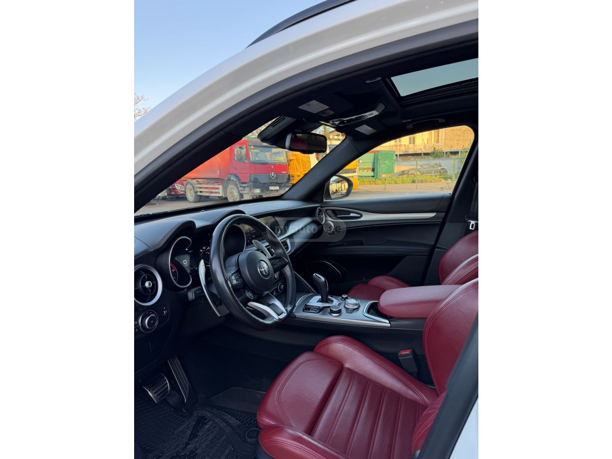 Alfa Romeo Stelvio - фото 10