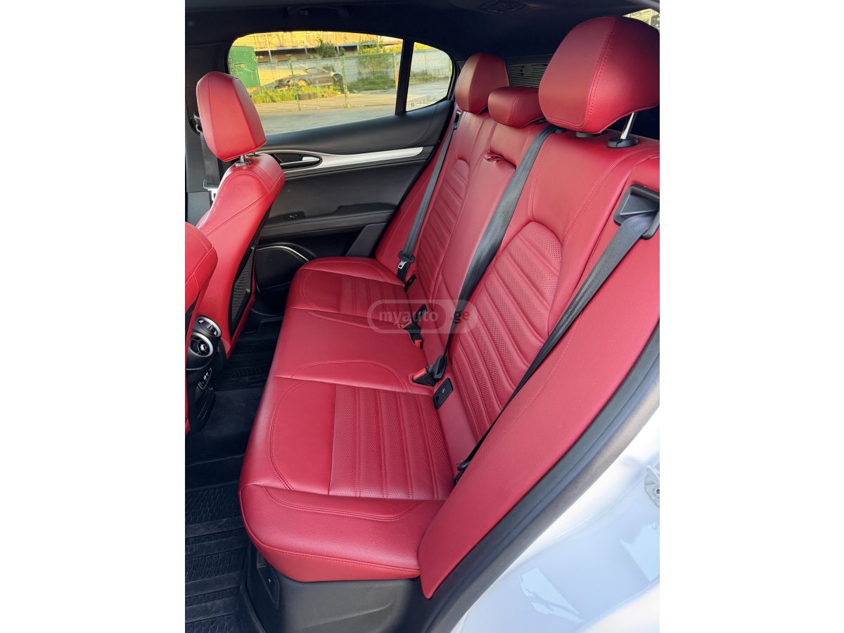 Alfa Romeo Stelvio - фото 11