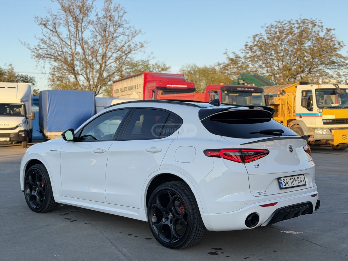 Alfa Romeo Stelvio - фото 4