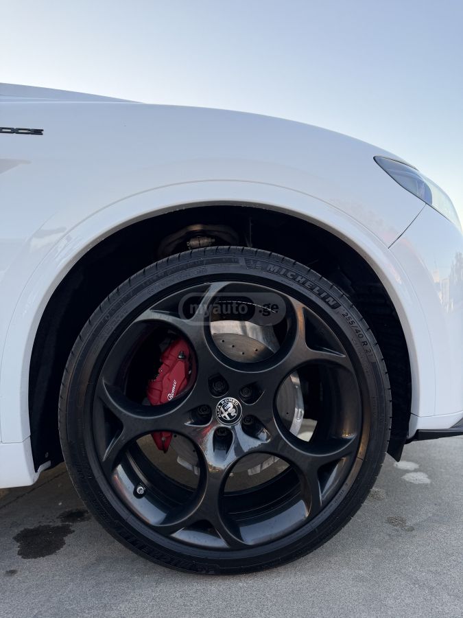 Alfa Romeo Stelvio - фото 6