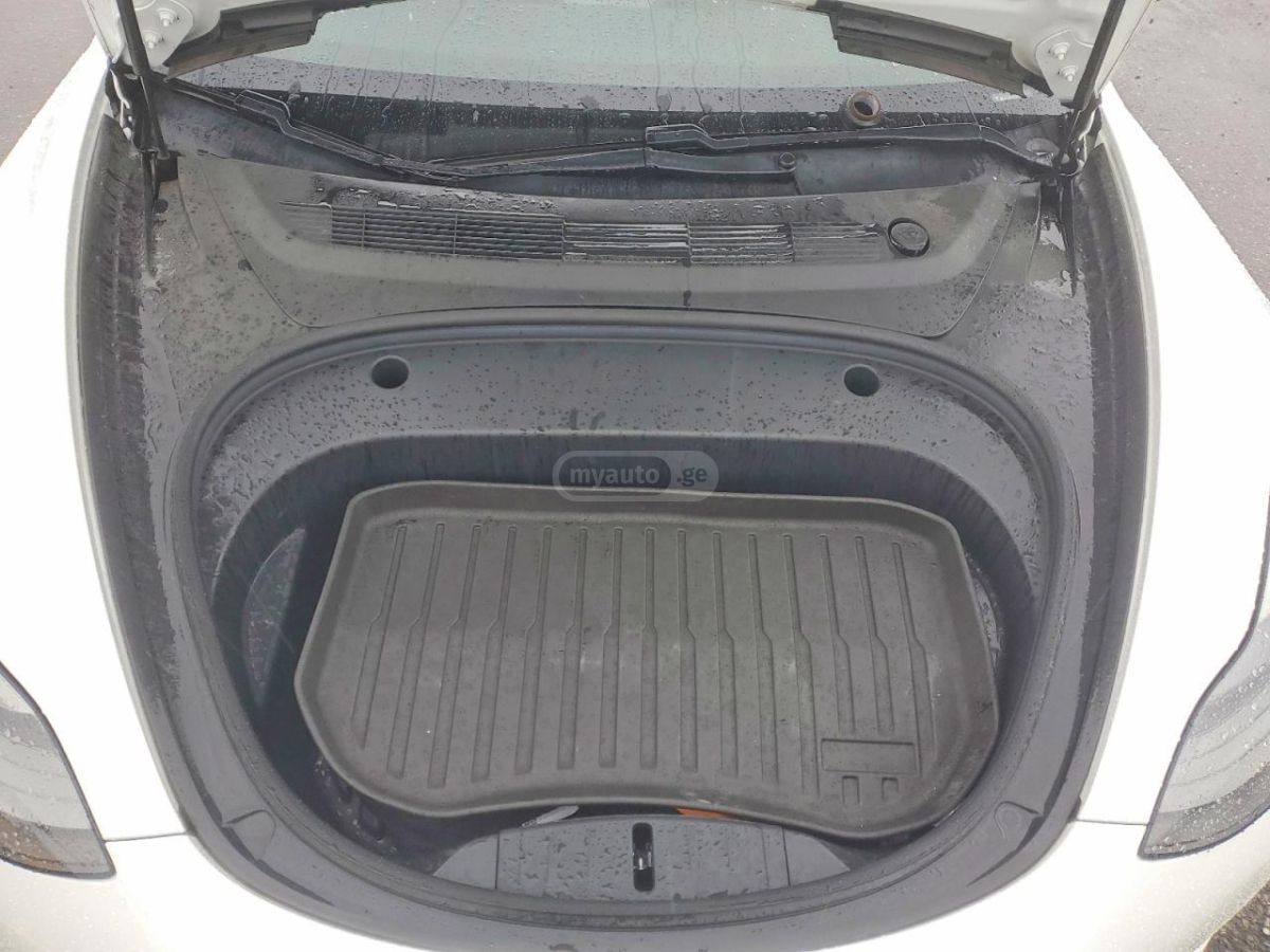 Tesla Model 3 - фото 10