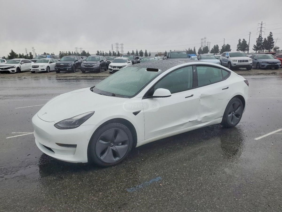Tesla Model 3 - фото 2