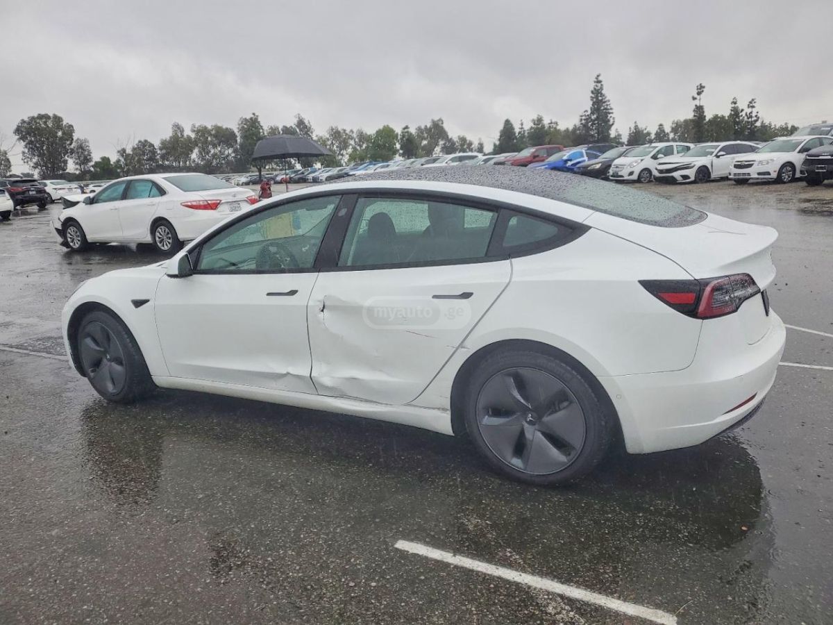 Tesla Model 3 - фото 3