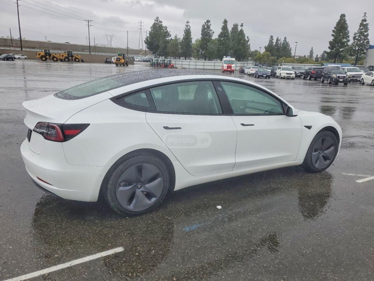 Tesla Model 3 - фото 4