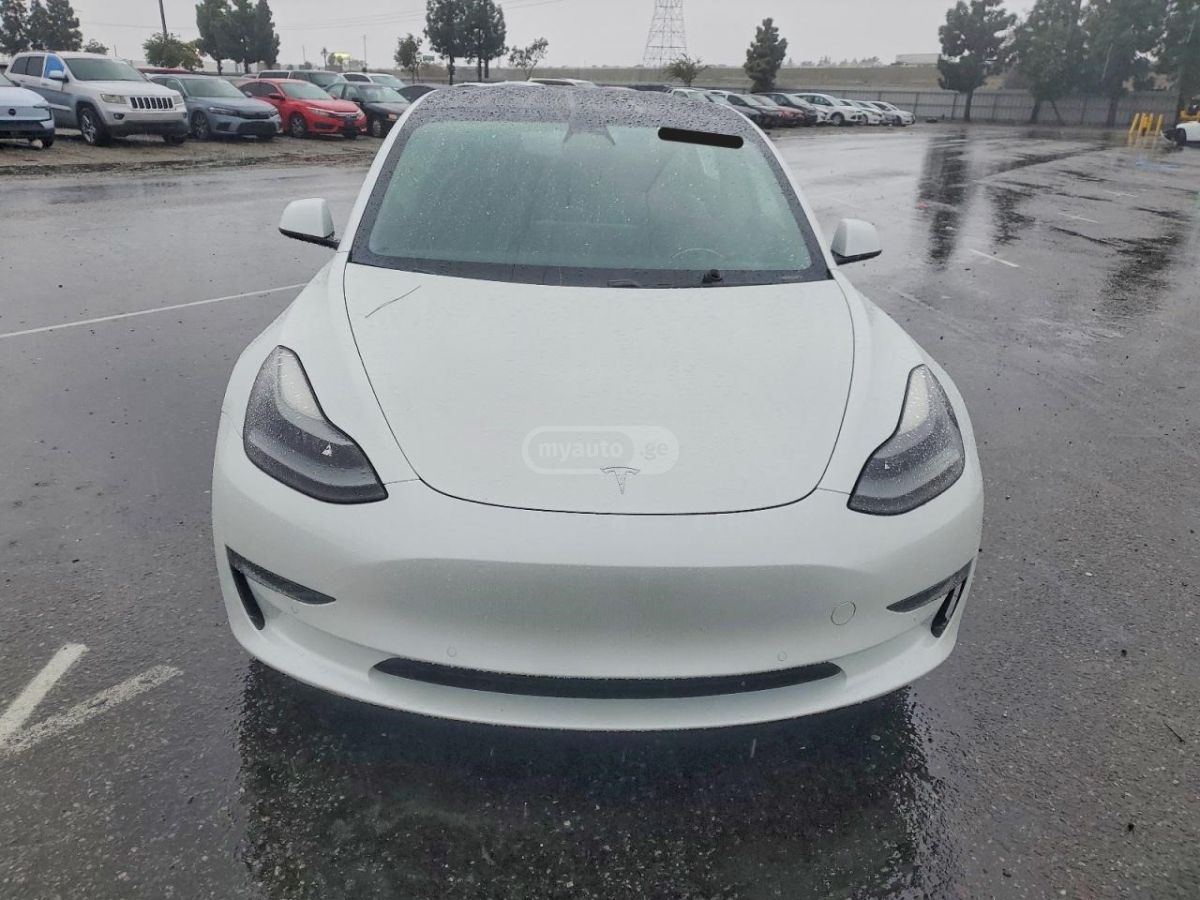 Tesla Model 3 - фото 5