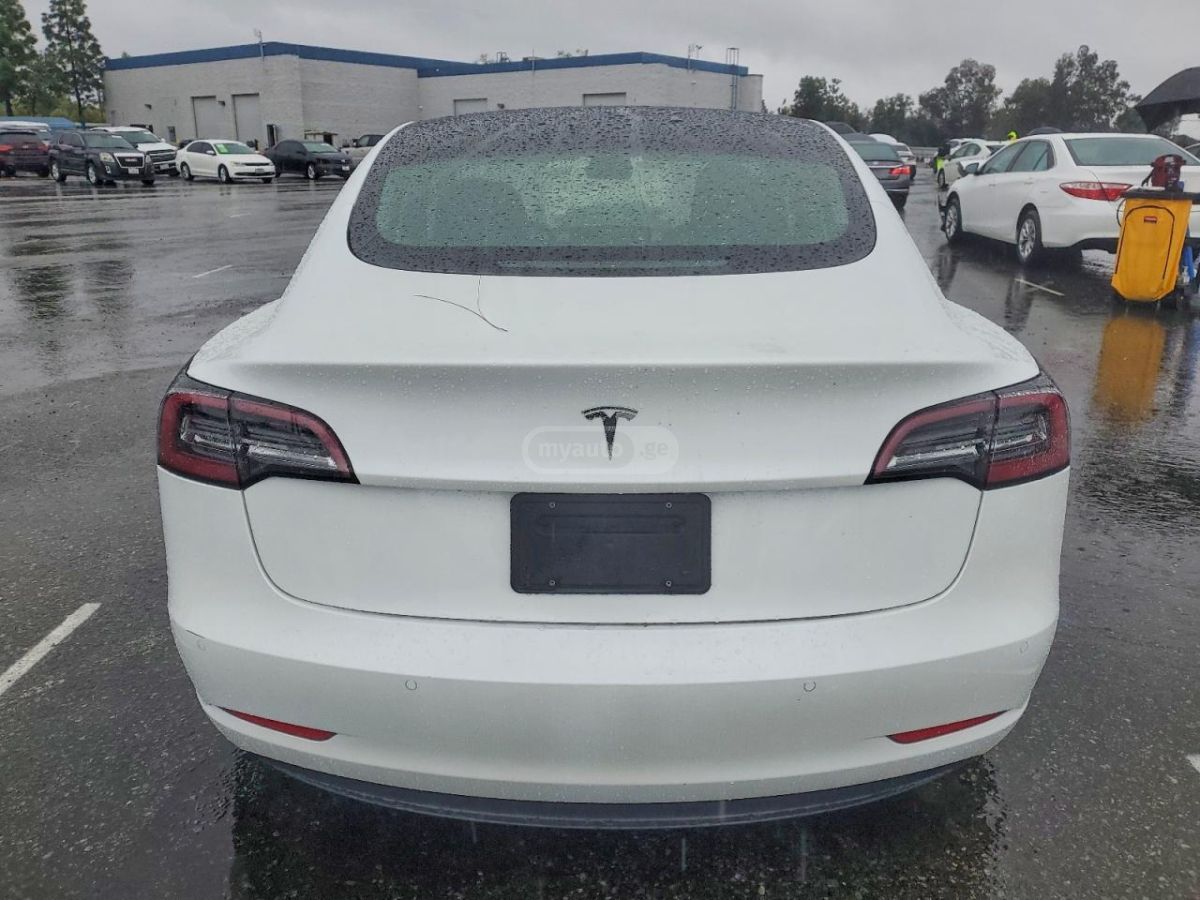 Tesla Model 3 - фото 6