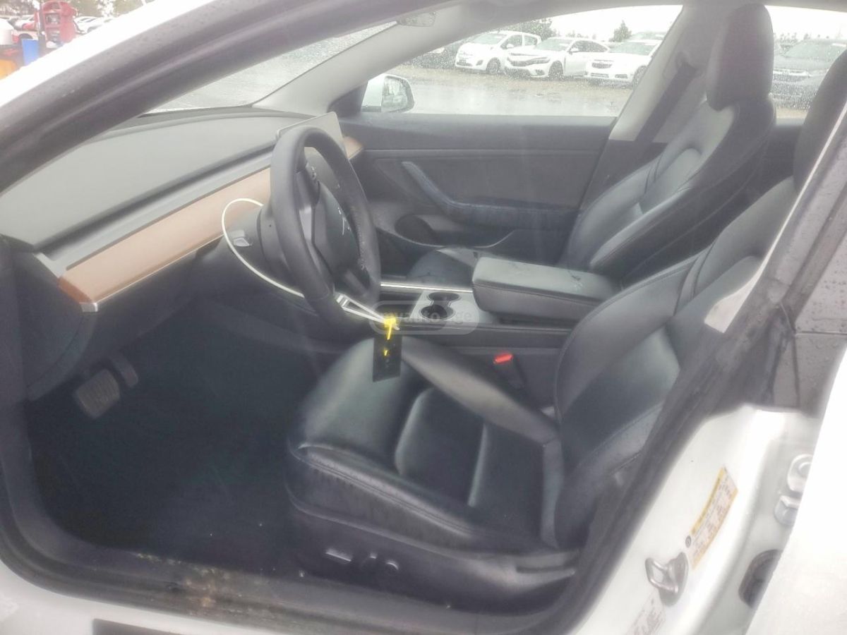 Tesla Model 3 - фото 7