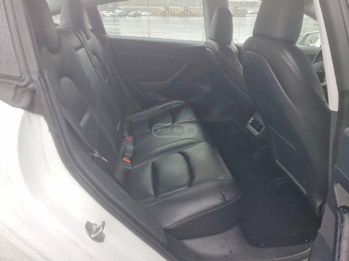 Tesla Model 3 - фото 9