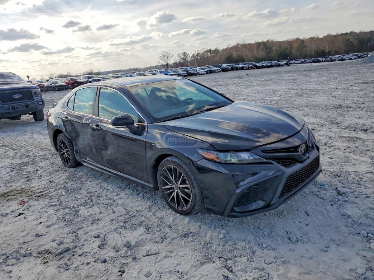 Toyota Camry - фото 4