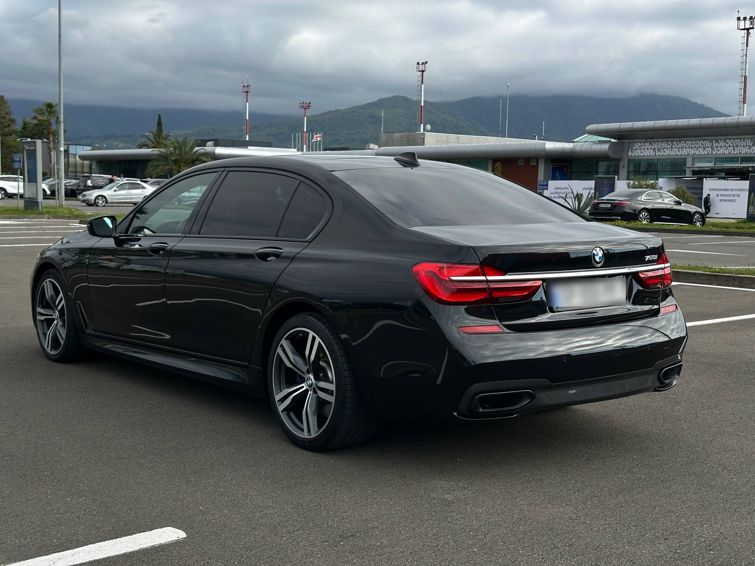BMW 750 - фото 3